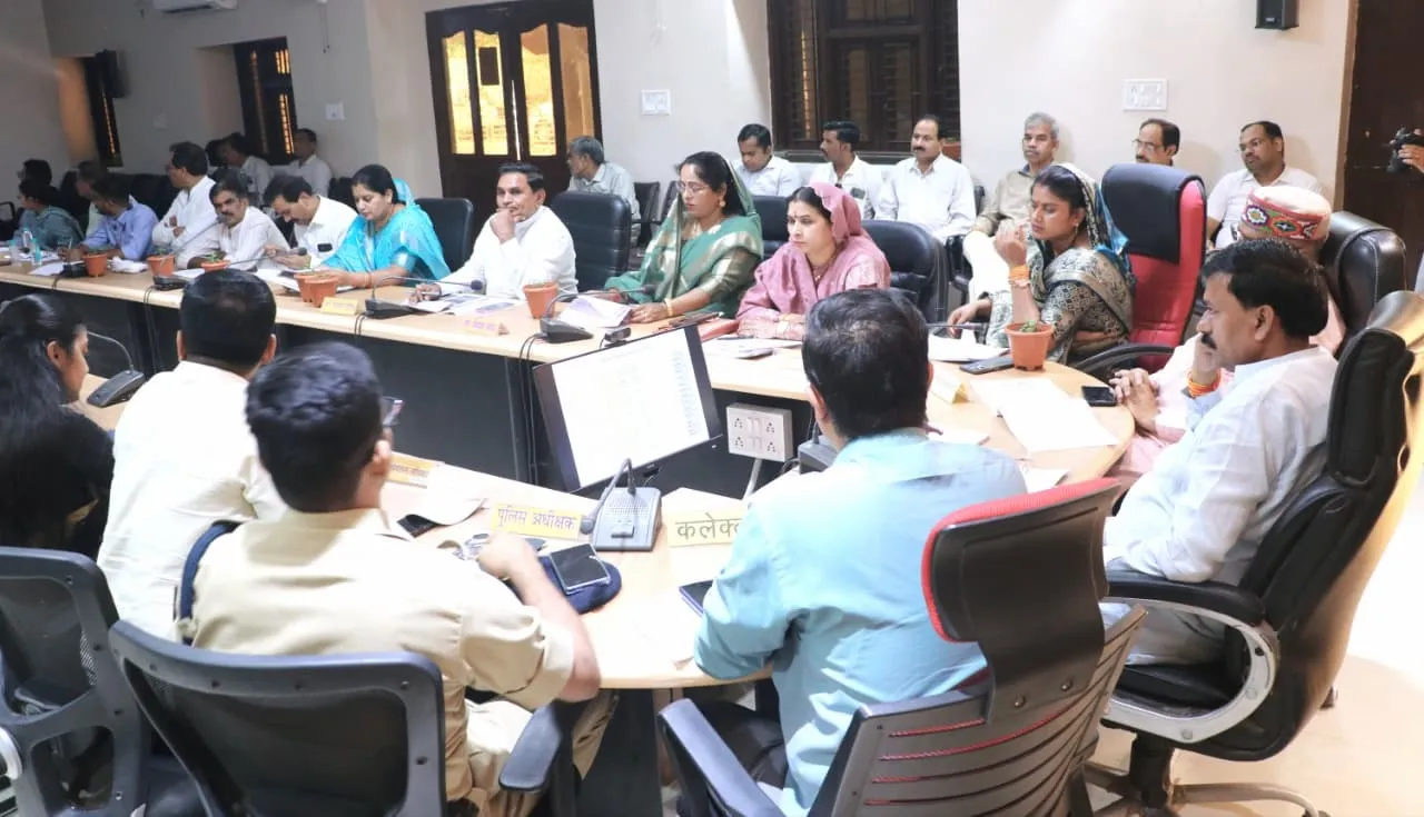 प्रभारी मंत्री धर्मेंद्र सिंह लोधी ने ली समीक्षा बैठक, पेयजल आपूर्ति और जल संरक्षण को दी सर्वोच्च प्राथमिकता
