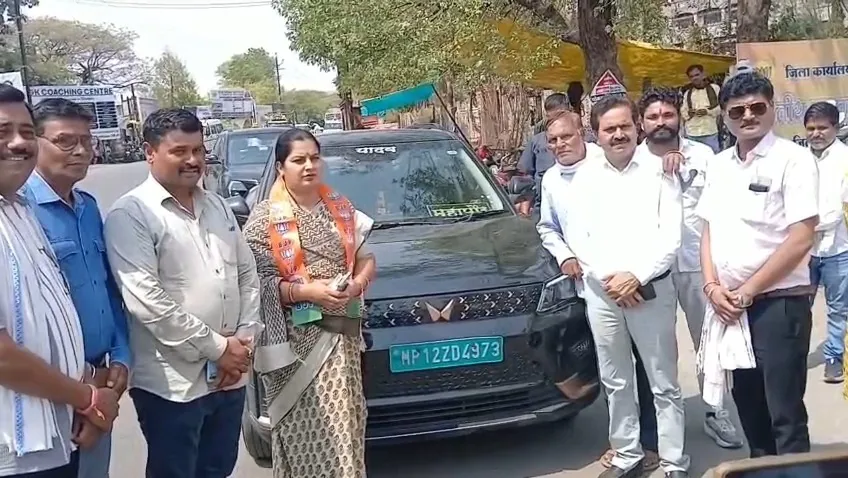 PM मोदी की अपील का असर, अब इलेक्ट्रिक वाहन (EV) से ही सफर करेंगी महापौर अमृता यादव