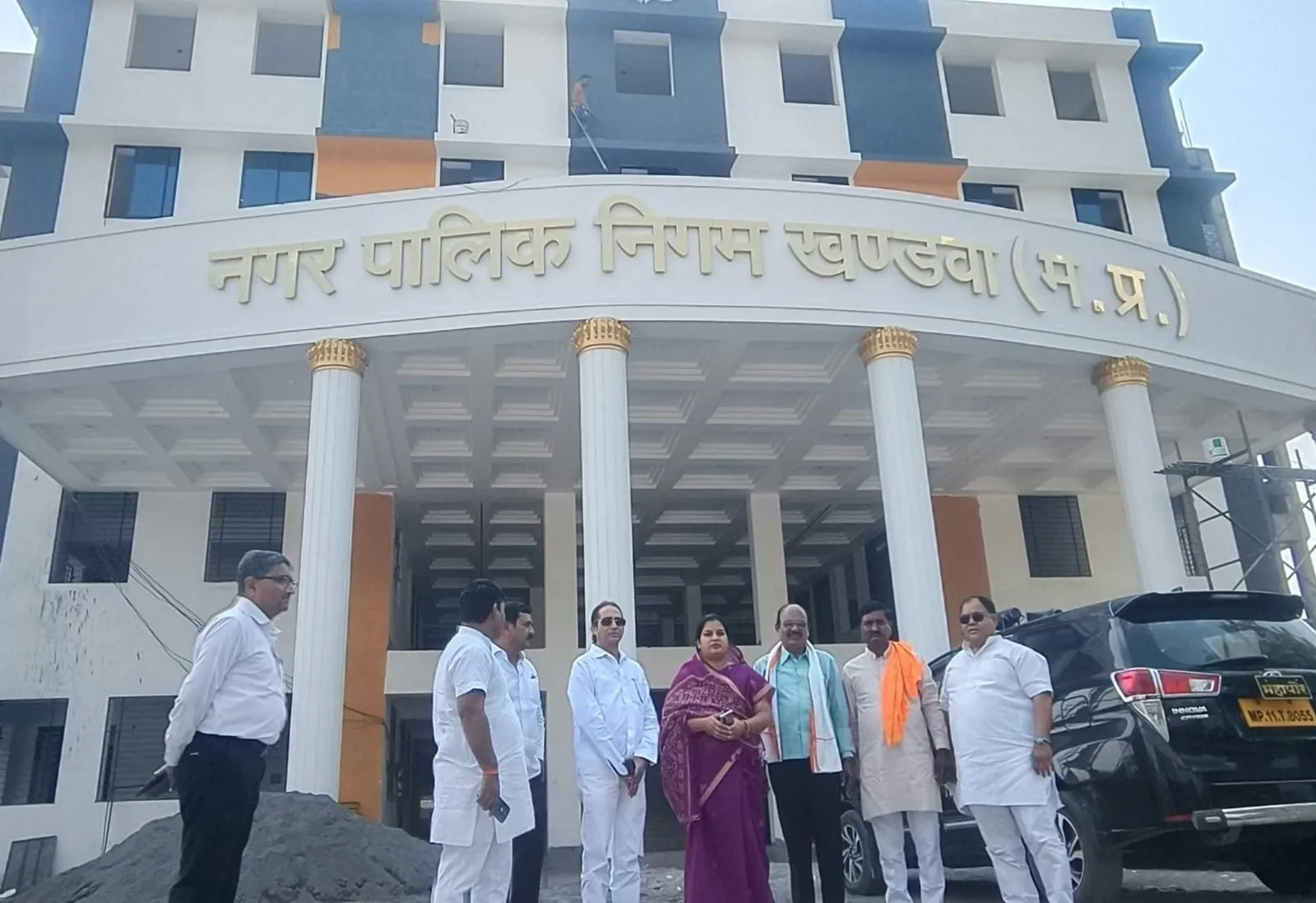 महापौर अमृता यादव ने किया नवनिर्मित नगर निगम भवन का निरीक्षण, दिए गुणवत्ता के निर्देश