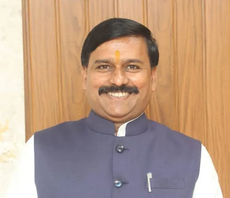 ईंधन बचाने के लिए मंत्री लोधी की पहल, कलेक्टर को दिए काफिले में वाहन कम करने के निर्देश