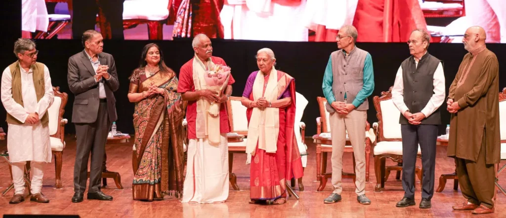 Social Workers Award: बिना सुर्खियों के समाज बदलने वालों को मिला ‘यशराज भारती सम्मान’, NCPA मुंबई में हुआ भव्य आयोजन