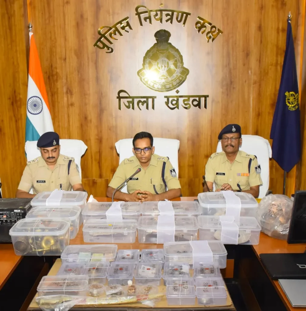 किशोर नगर हनुमान मंदिर में चोरी का खुलासा, CCTV फुटेज से पकड़ाया यूपी का शातिर चोर