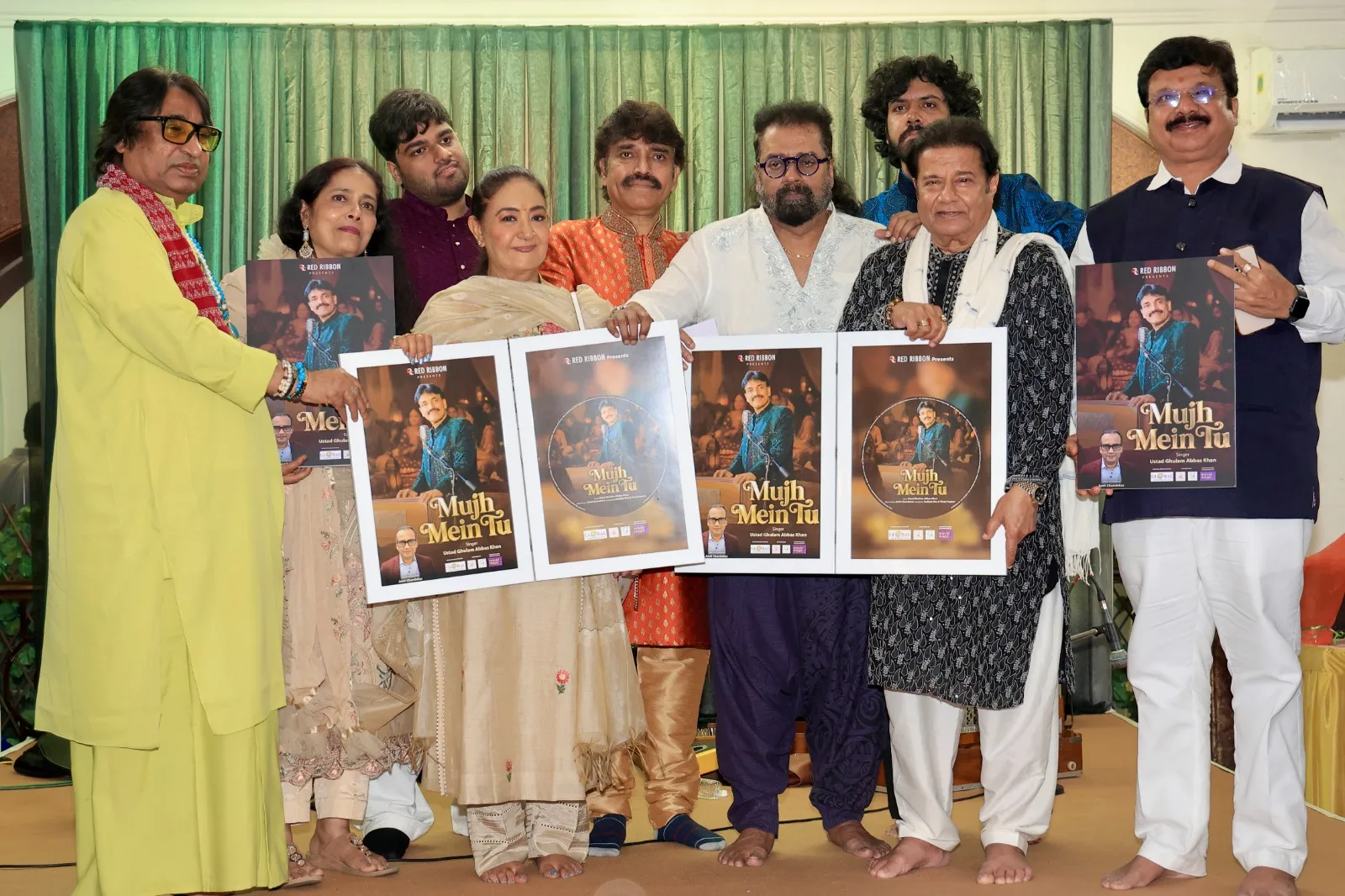 Ustad Ghulam Abbas Khan: उस्ताद ग़ुलाम अब्बास खान का नया सूफी गीत ‘मुझ में तू’ रिलीज़, जुहू में सजी महफिल