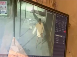 Yamunanagar Crime News: यमुनानगर में व्यापारिक रंजिश की हदें पार; दुकान के बाहर शर्मनाक कृत्य का CCTV वीडियो वायरल