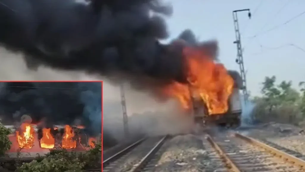 Ratlam News: रतलाम के पास दिल्ली जा रही राजधानी एक्सप्रेस में भीषण आग, AC कोच B-1 सहित दो डिब्बे जले, रेल मार्ग ठप