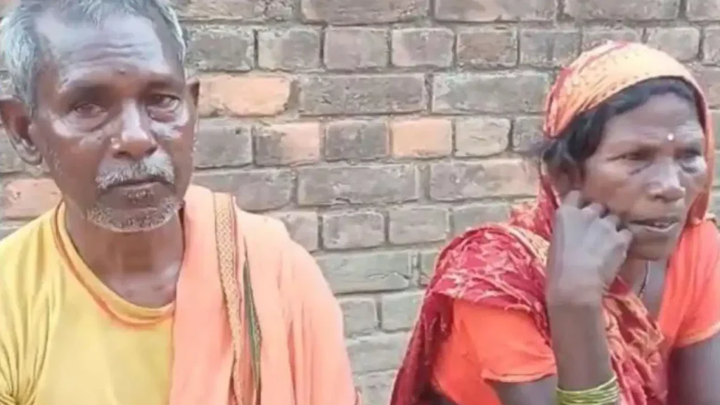 Jamui Viral News: जमुई में बुढ़ापे के अकेलेपन से तंग आकर 65 के बुजुर्ग और 62 की महिला ने मंदिर में रचाई शादी, वीडियो वायरल