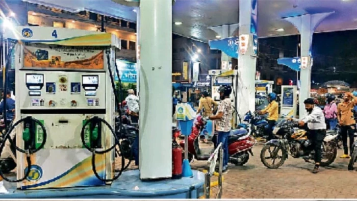 Bhopal Petrol Diesel: भोपाल में पेट्रोल-डीजल संकट! तेल कंपनियों ने लगाई बिक्री पर कैपिंग, कई पंपों पर स्टॉक खत्म