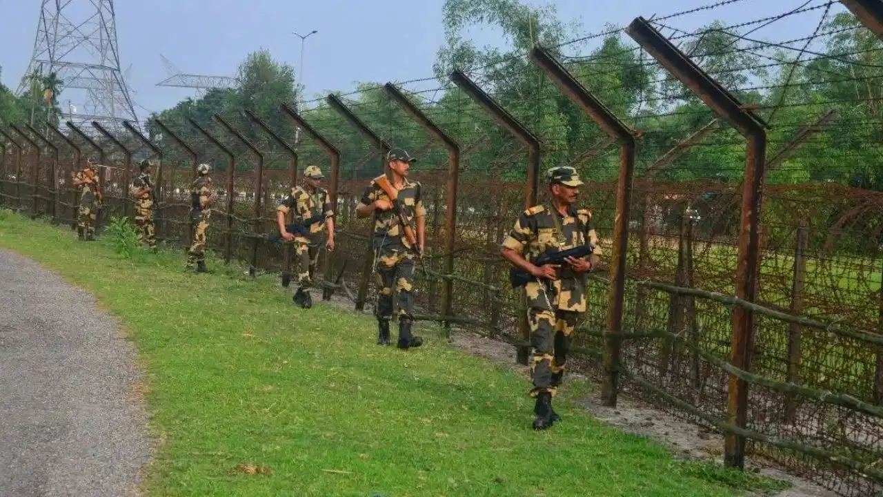 India-Bangladesh Border: भारत-बांग्लादेश सीमा पर अभेद्य सुरक्षा; BSF ने खुले हिस्सों में शुरू किया बाड़ लगाने का काम