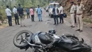 Chhindwara Road Accident: जुन्नारदेव-दमुआ मार्ग पर भीषण हादसा, ट्रक की टक्कर से बाइक सवार की मौत