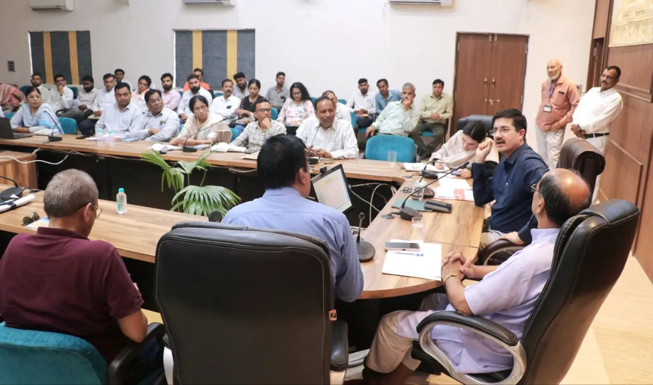 जल संरक्षण और स्वच्छता पर कलेक्टर ऋषभ गुप्ता का जोर, बोले- ‘जनभागीदारी के बिना अभियान सफल नहीं’