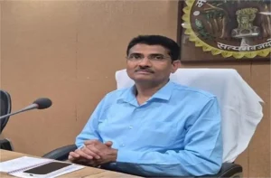 Collector Action: कलेक्टर की बड़ी कार्रवाई से विभाग में हड़कंप; पटवारी निलंबित, तहसीलदार और RI को थमाया नोटिस