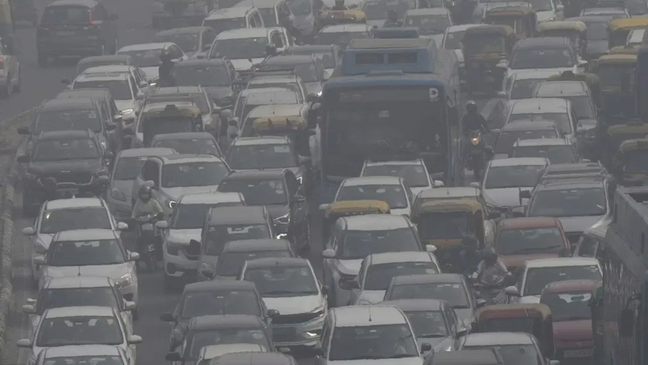 Delhi Air Pollution: दिल्ली के प्रदूषण पर अब AI रखेगा नजर; दिल्ली सरकार और IIT कानपुर के बीच MoU साइन