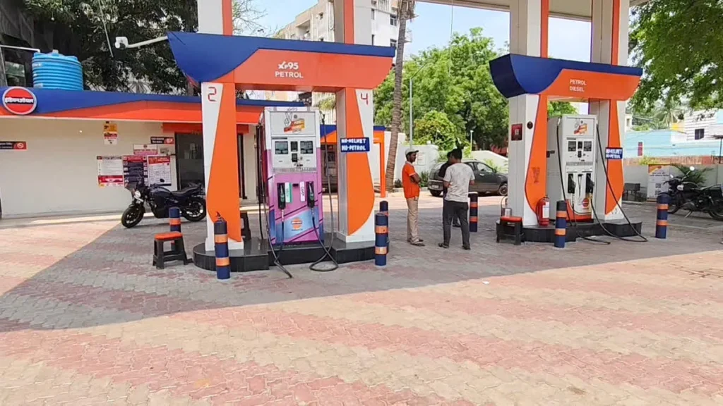 धनबाद में पेट्रोल के लिए हाहाकार! कई पंपों पर स्टॉक खत्म होने से मची भगदड़, खाली हाथ लौट रहे वाहन चालक