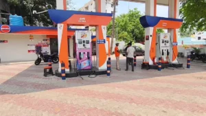धनबाद में पेट्रोल के लिए हाहाकार! कई पंपों पर स्टॉक खत्म होने से मची भगदड़, खाली हाथ लौट रहे वाहन चालक