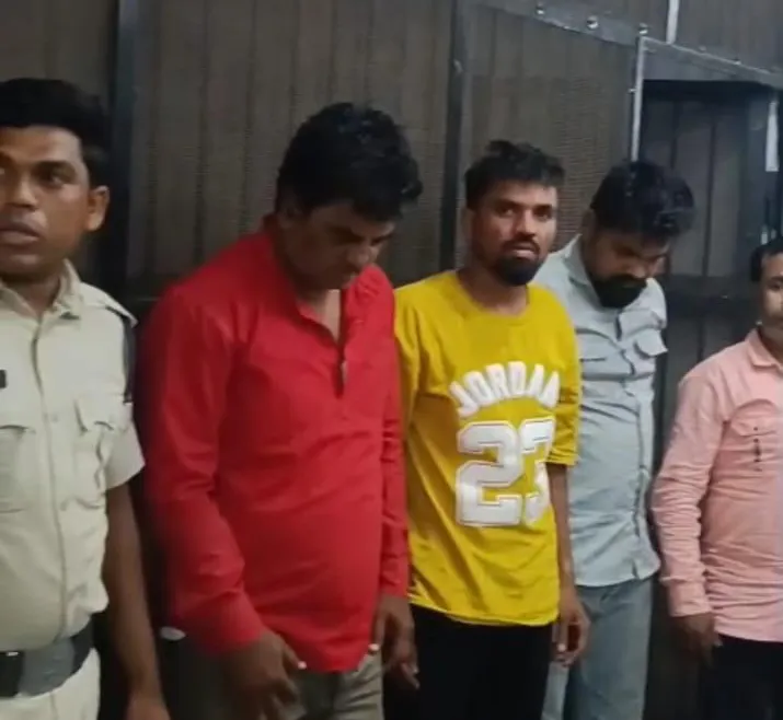 Dhangaon Police Station: सुलगांव में ताश के पत्तों पर दांव लगा रहे 4 जुआरी पकड़ाए, 4 हुए फरार