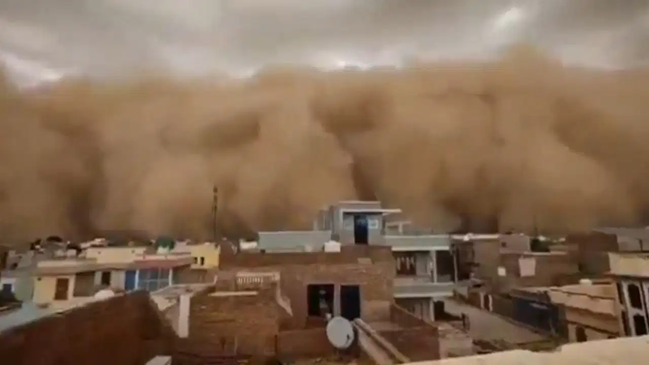 Bikaner Dust Storm: राजस्थान में आया ‘दानव’ जैसा रेतीला तूफान; सोशल मीडिया पर वायरल हुआ डरावना वीडियो