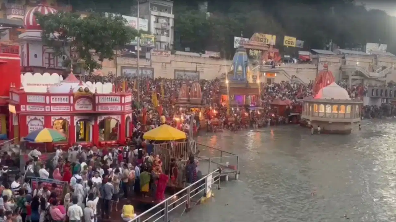 Ganga Dussehra Haridwar: हरिद्वार में गंगा दशहरा पर उमड़ा श्रद्धालुओं का जनसैलाब; हर की पैड़ी पर लगी आस्था की डुबकी