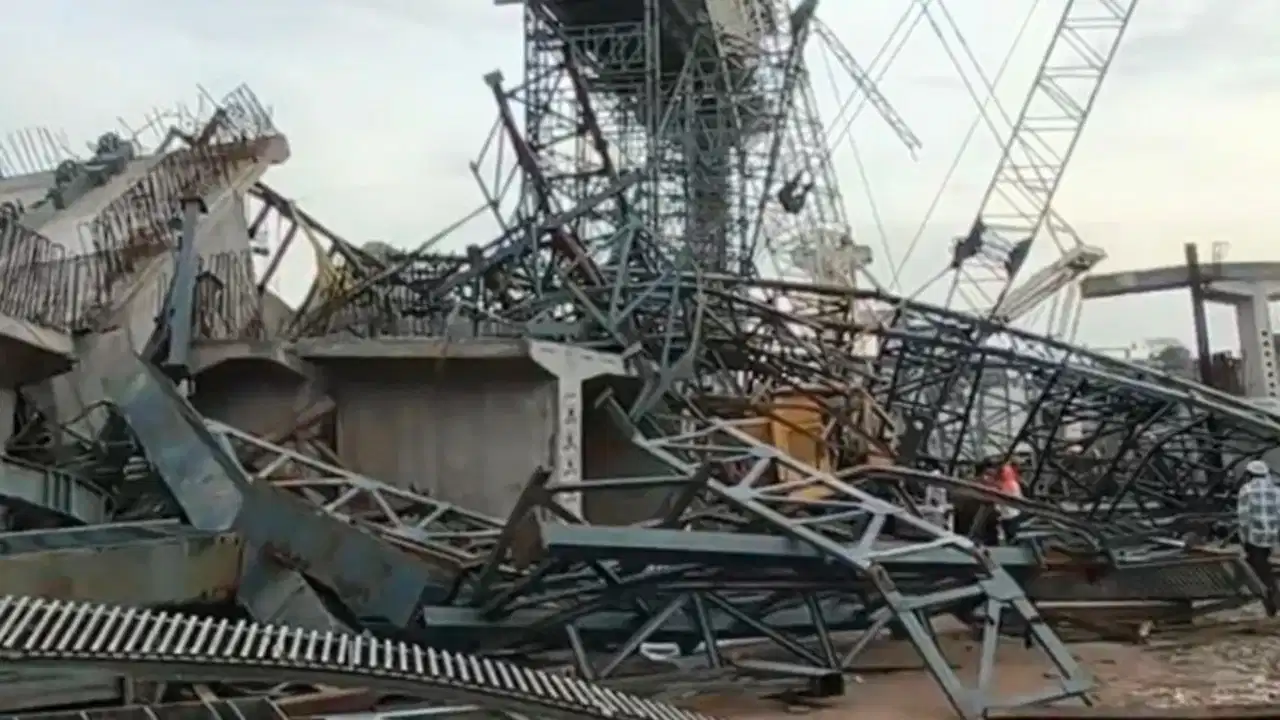 Hamirpur Bridge Collapse: हमीरपुर में निर्माणाधीन पुल का स्लैब गिरा; 6 मजदूरों की मौत, कंपनी मालिक और ठेकेदार पर FIR