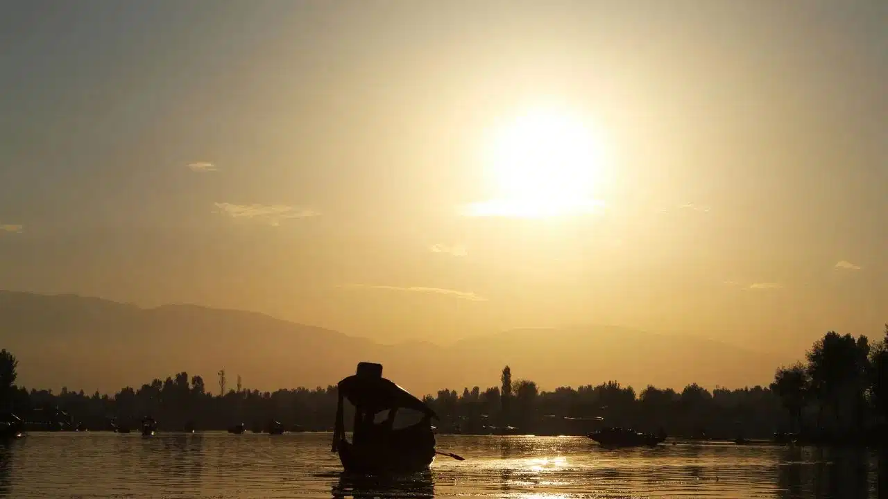 Kashmir Weather Update: कश्मीर में भी टूटा गर्मी का रिकॉर्ड; मई में जून-जुलाई जैसी तपिश, श्रीनगर में पारा 31 डिग्री के पार