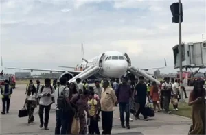 Chandigarh News: इंडिगो की फ्लाइट में धमाके की खबर से हड़कंप; सुरक्षित निकाले गए सभी यात्री, एयरपोर्ट पर अलर्ट