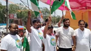 Ranchi Congress Protest: रांची में महंगाई के खिलाफ कांग्रेस का हल्लाबोल; लोकभवन के सामने धरने पर बैठे दिग्गज नेता