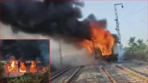 Ratlam Train Fire: रतलाम के पास नई दिल्ली राजधानी एक्सप्रेस में लगी भीषण आग, बाल-बाल बचे 68 वीआईपी यात्री