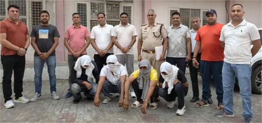 Crime News: जज का चपरासी निकला अफीम तस्कर; काली वरना कार में सप्लाई करते 4 गिरफ्तार, पुलिस ने दबोचा