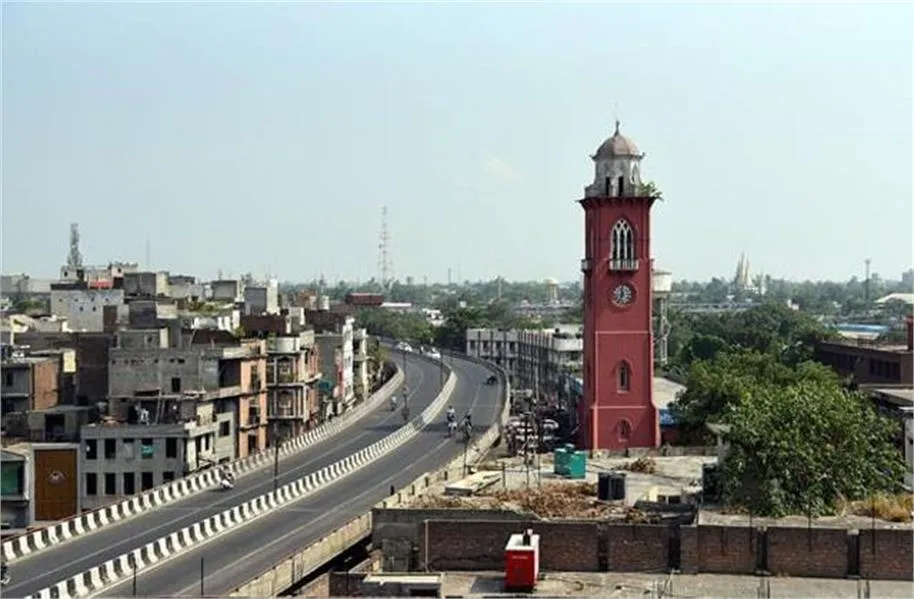 Ludhiana News: लुधियाना नगर निगम दफ्तर के बाहर डेयरी संचालकों का हंगामा; सड़क पर पलटा गोबर, पुलिस से तीखी झड़प