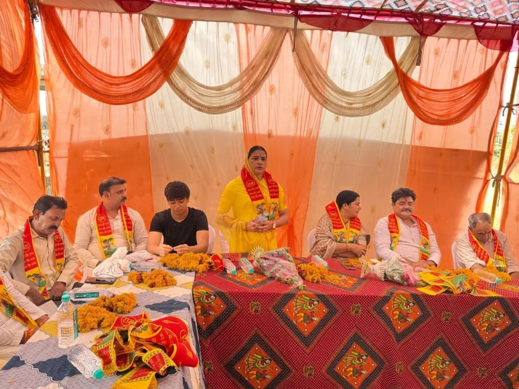 विधायक कंचन तनवे ने किया रिझगांव का दौरा, हनुमान मंदिर निर्माण के लिए दी 2 लाख की सौगात