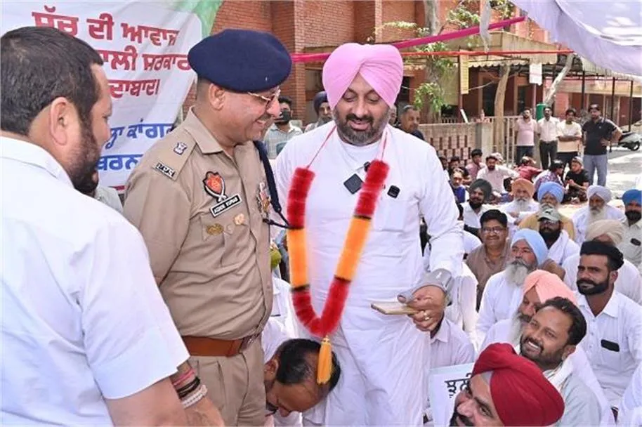 Barnala News: पुलिस की सूझबूझ से विधायक की भूख हड़ताल खत्म; अब SIT करेगी मामले की निष्पक्ष जांच