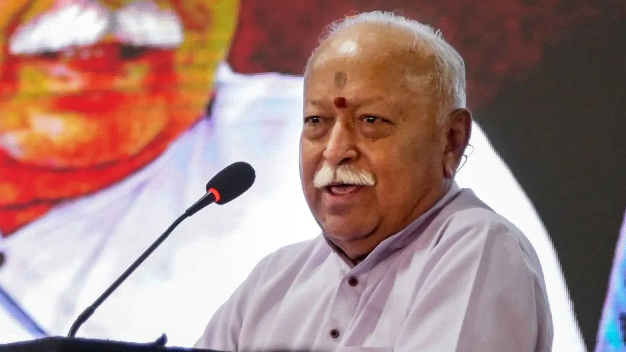 Mohan Bhagwat Statement: ‘सेवा कर्तव्य है, उपकार नहीं’, मोहन भागवत बोले— आदिवासियों ने विदेशी आक्रमणों से बचाई देश की आत्मा