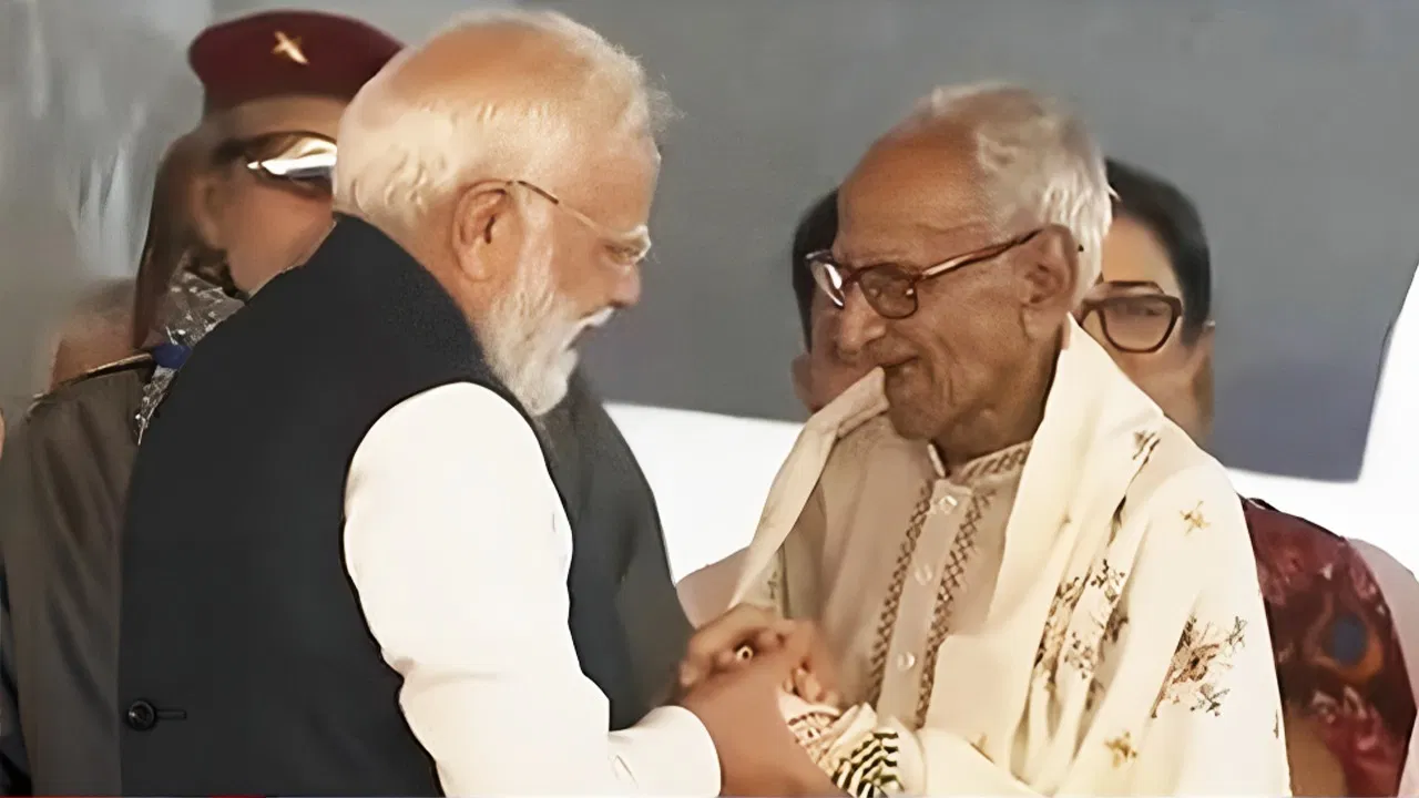 Who is Makhanlal Sarkar: कौन हैं 98 वर्षीय माखनलाल सरकार? जिनके सम्मान में पीएम मोदी ने झुकाया सिर और छुए पैर