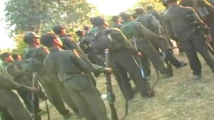 Jharkhand Naxal Surrender: झारखंड के इतिहास में सबसे बड़ा आत्मसमर्पण; सारंडा जंगल के दो दर्जन से अधिक नक्सलियों ने डाले हथियार