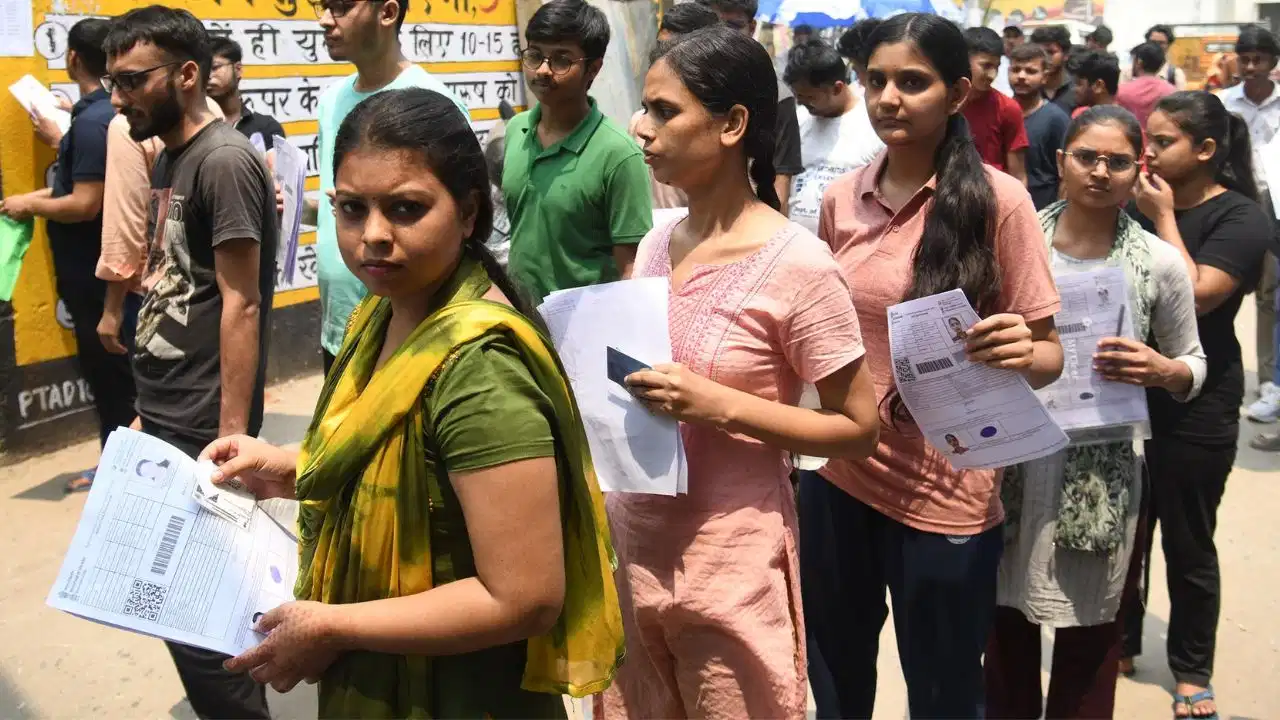 NEET Re-Exam 2026: नीट री-एग्जाम देने वाले छात्रों के लिए बड़ी राहत; इन 3 राज्यों में मिलेगी मुफ्त बस यात्रा की सुविधा