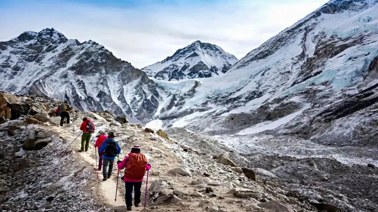 Mount Everest Tragedy: माउंट एवरेस्ट फतह करने के बाद 2 भारतीय पर्वतारोहियों की मौत; नीचे उतरते समय हुआ हादसा