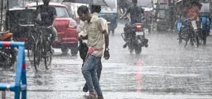IMD Alert Today: दिल्ली-NCR में मौसम का मिजाज बदला, पहाड़ों पर भारी हिमपात; 15 राज्यों के लिए मौसम विभाग की चेतावनी
