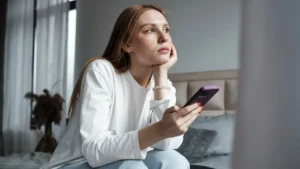 Digital Detox: रोज सिर्फ 1 घंटा फोन से रहें दूर; तनाव कम करने और बेहतर नींद के लिए जानें डिजिटल डिटॉक्स के फायदे