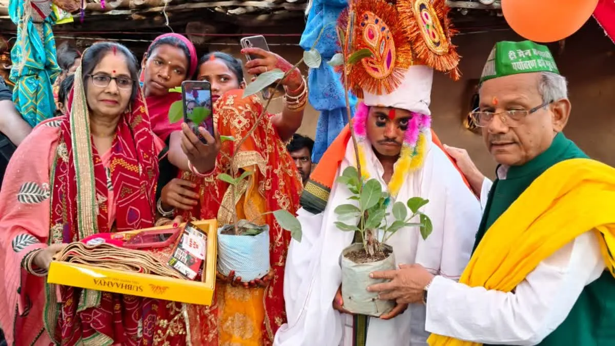 Palamu News: पलामू में एकजुटता की मिसाल! ग्रामीणों ने मिलकर कराई अनाथ बेटी की शादी, पर्यावरणविद ने उठाया पूरा खर्च