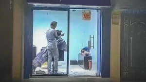 Patna News: पटना के ‘एटीएम वाले सैलून’ पर बैंक का एक्शन, वायरल वीडियो के बाद हटाया गया SBI का बोर्ड