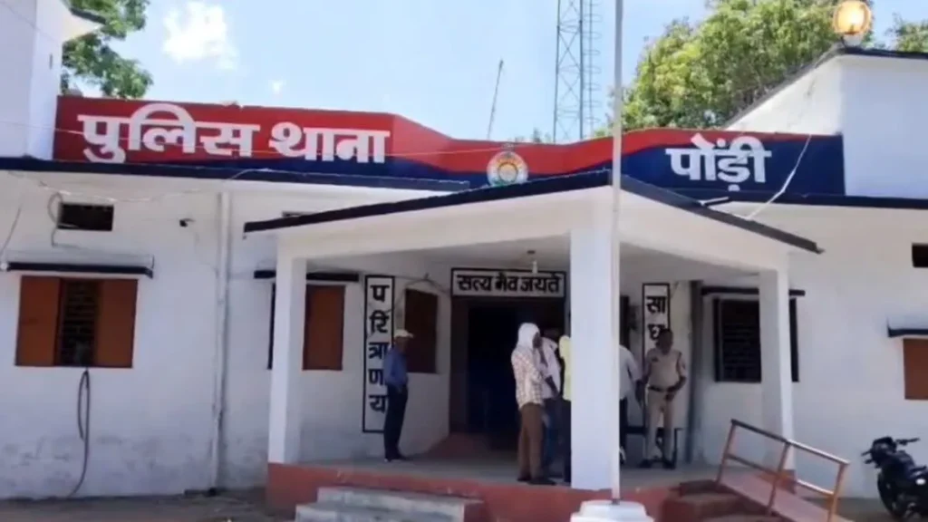 Mob Violence: स्टेपनी चोरी का शक और तालिबानी सजा! ट्रक ड्राइवर को कमरे में बंद कर पीटा, पुलिस ने शुरू की जांच