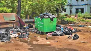 Deoghar News: देवघर सदर अस्पताल में गंदगी का अंबार, कचरे की दुर्गंध से मरीज और परिजन परेशान