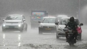 Delhi NCR Weather: दिल्ली-NCR में अचानक बदला मौसम; धूल भरी आंधी के बाद फरीदाबाद, बदरपुर में तेज बारिश