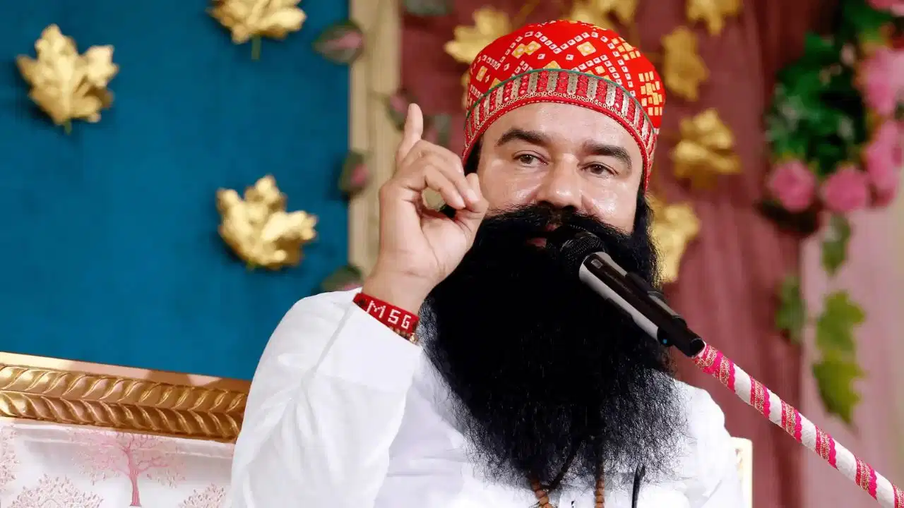 Gurmeet Ram Rahim Parole: 16वीं बार जेल से बाहर आए गुरमीत राम रहीम; 30 दिन की पैरोल पर मचा सियासी बवाल