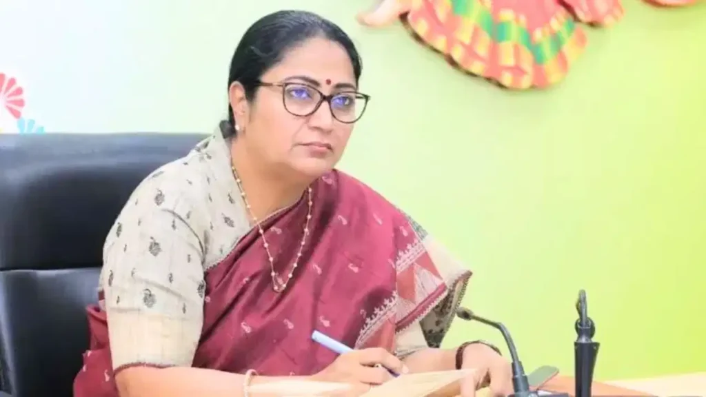 Delhi News: दिल्ली में सरकारी दफ्तरों का समय बदला, सीएम रेखा गुप्ता ने ईंधन बचाने के लिए लागू किए कड़े नियम