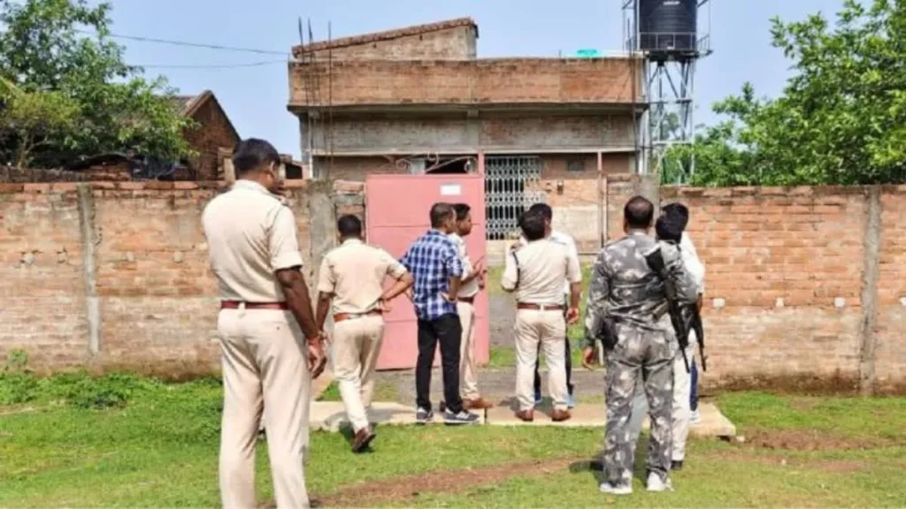 Sahibganj Crime: साहिबगंज के पतना में अवैध मिनी गन फैक्ट्री का भंडाफोड़; बंद घर में बन रहे थे हथियार, पुलिस भी दंग