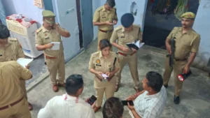 Sultanpur Crime: पति गया था बेटे-बहू से मिलने, पीछे से बुजुर्ग पत्नी की बेरहमी से हत्या; सुल्तानपुर में सनसनी