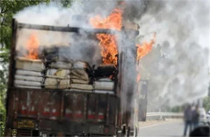 Ludhiana Accident: लुधियाना में ‘मौत का गोला’ बना रुई से भरा ट्रक; धूं-धूं कर जलती आग ने मचाया तांडव, सड़क पर मची अफरा-तफरी