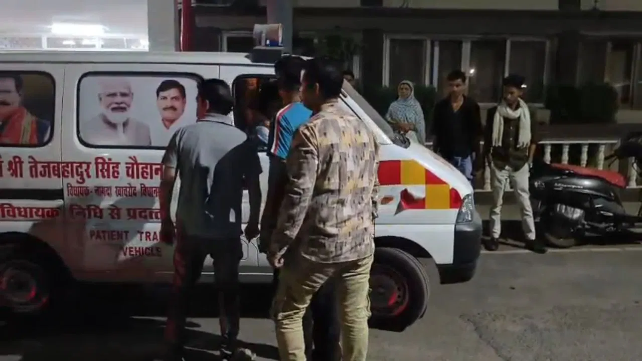 बस इतनी से बात पर ‘झुलसा’ परिवार, युवक ने पेट्रोल डालकर खुद को लगाई आग; पत्नी-सास भी घायल