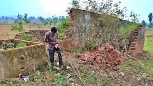 Latehar News: सरकारी आवास योजनाओं से वंचित एक अनाथ; खंडहर में तब्दील घर, बेसहारा जिंदगी जीने को मजबूर नंदकिशोर