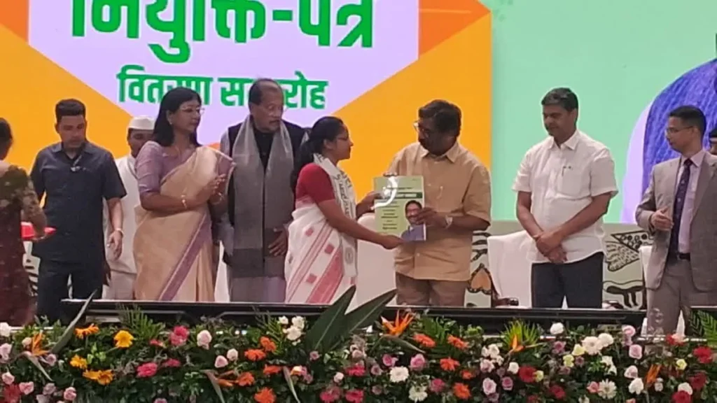 Jharkhand Teacher Recruitment: झारखंड को मिले 1042 नए सहायक आचार्य; CM हेमंत सोरेन ने सौंपे नियुक्ति पत्र